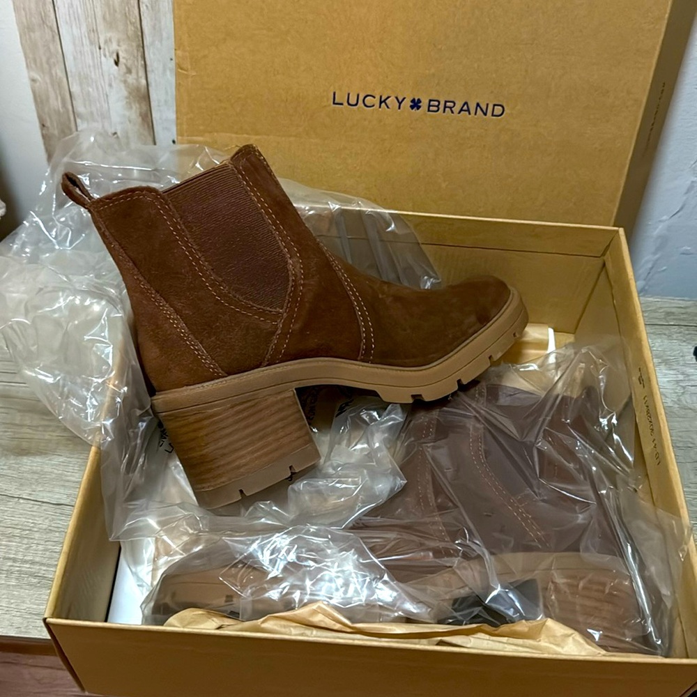 LUCKY Sodeti Chelsea Boot Women’s 6.5M NIB